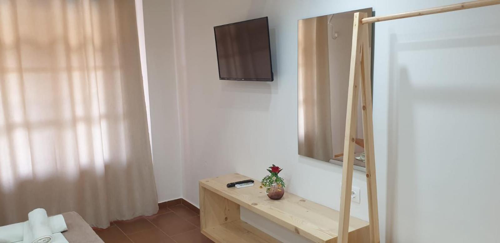 Apart-Hotel Llazari Himarë Oda fotoğraf